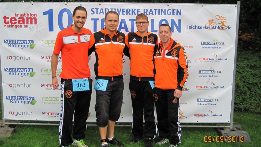 Ben Selter, Stefan Wortmann, Max Zbocna und Lothar Fischer beim letzten Ligawettkampf in Ratingen. von privat