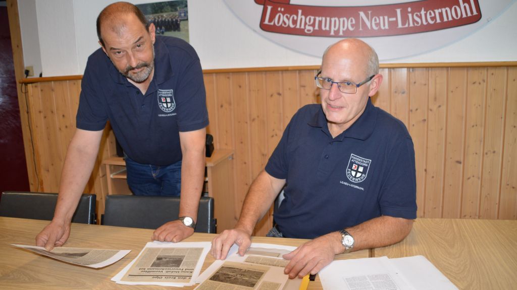 Dirk Mühlhan (links) und Peter Heuel im Gespräch mit LokalPlus über die Ereignisse vor 20 Jahren. von Barbara Sander-Graetz