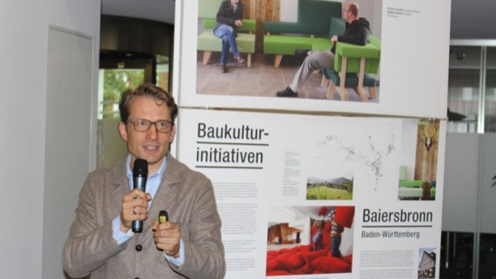 Patrick Schreib berichtete in Olpe beispielhaft von der baulichen Gestaltung in seiner Gemeinde Baiersbronn. von : Stephan Müller/Südwestfalen Agentur