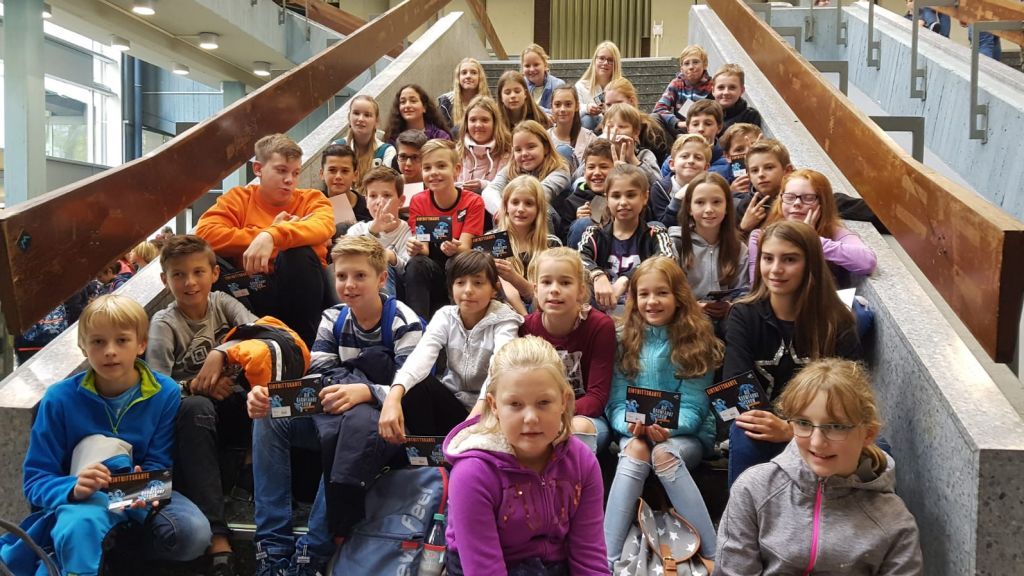 40 Schüler des SGO besuchten jetzt die DLR Raumfahrtshow in Köln. von privat