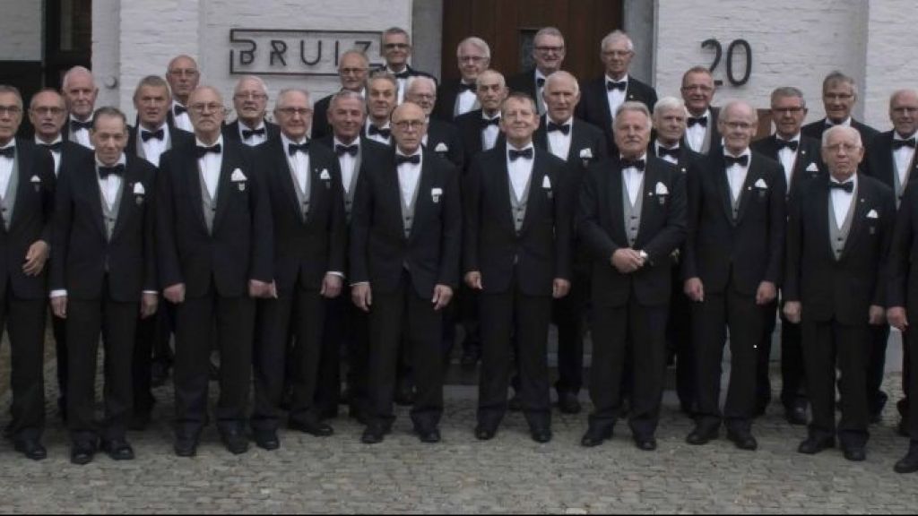 Der „Maasbrees Mannenchor“ aus den Niederlanden tritt in Helden auf. von privat