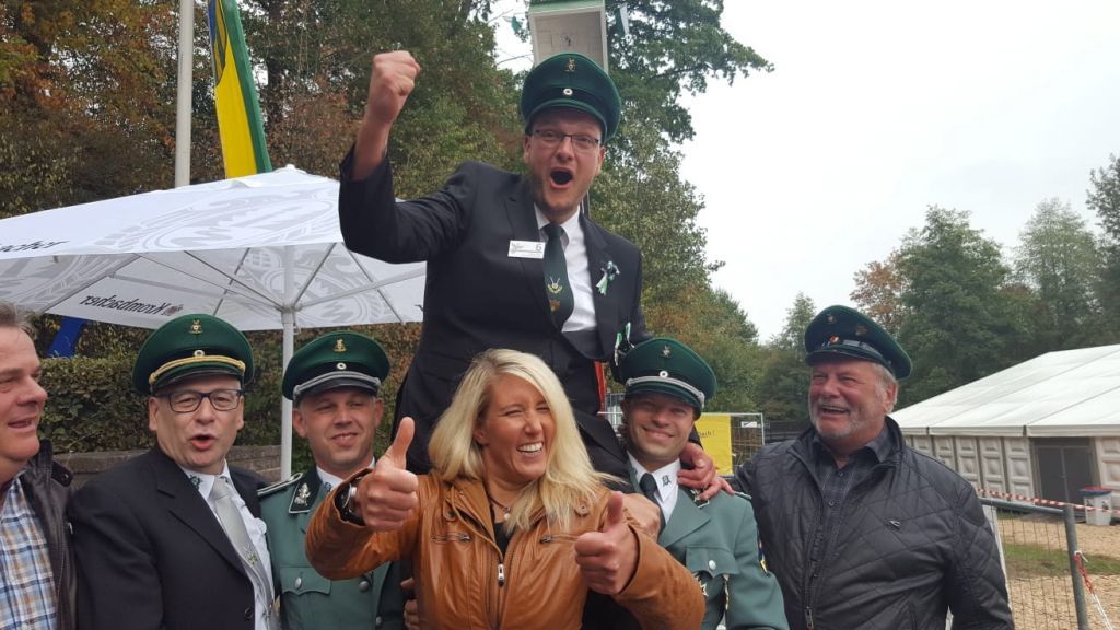 Dennis Schmidt hat den Kugelfang beim Kreisschützenfest in Grevenbrück leergeräumt. von Barbara Sander-Graetz
