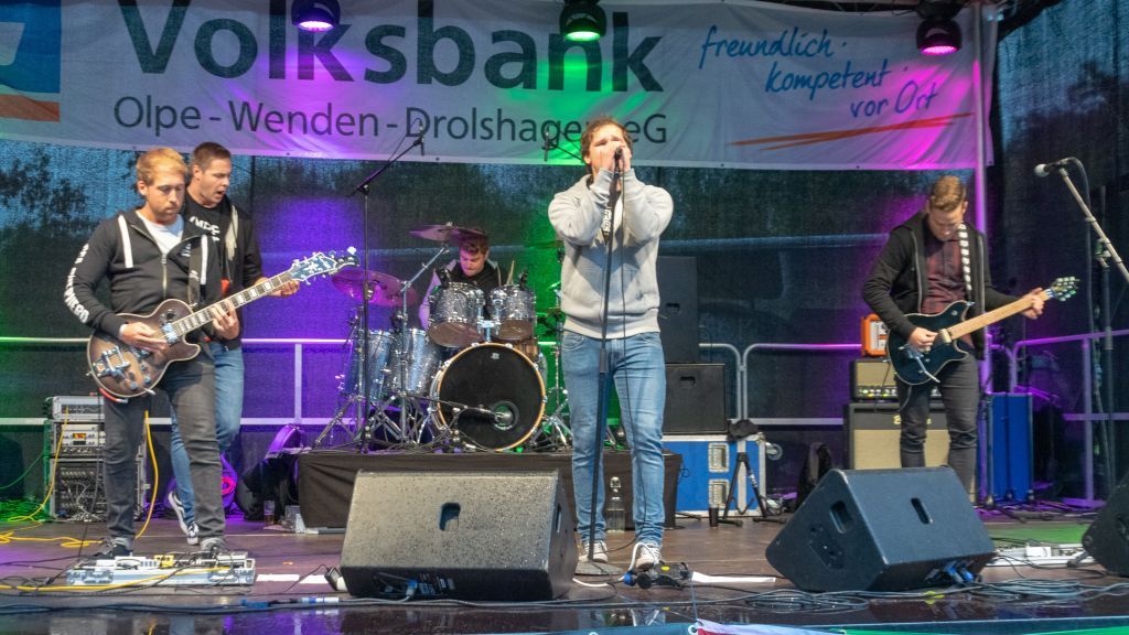Los Potatoes brachten raue Rock-Rhythmen auf die Bühne am Olper Kreuzberg. von s: Nils Dinkel