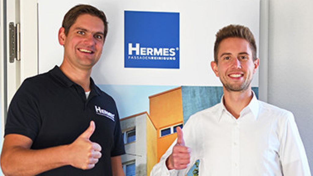 Geschäftsführer Sebastian Hermes (links) stellte seinen Cousin David Hollnack als kaufmännischen Geschäftsführer ein. von Hermes Fassadenreinigung GmbH