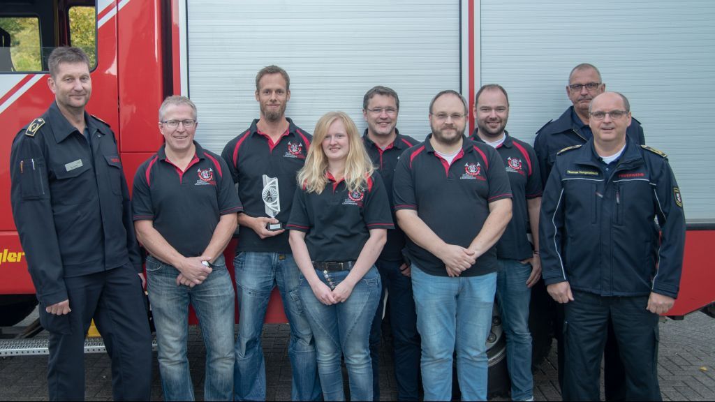 Die Gruppe Oedingen 2 bekam den Pokal überreicht. von Karsten Grobbel