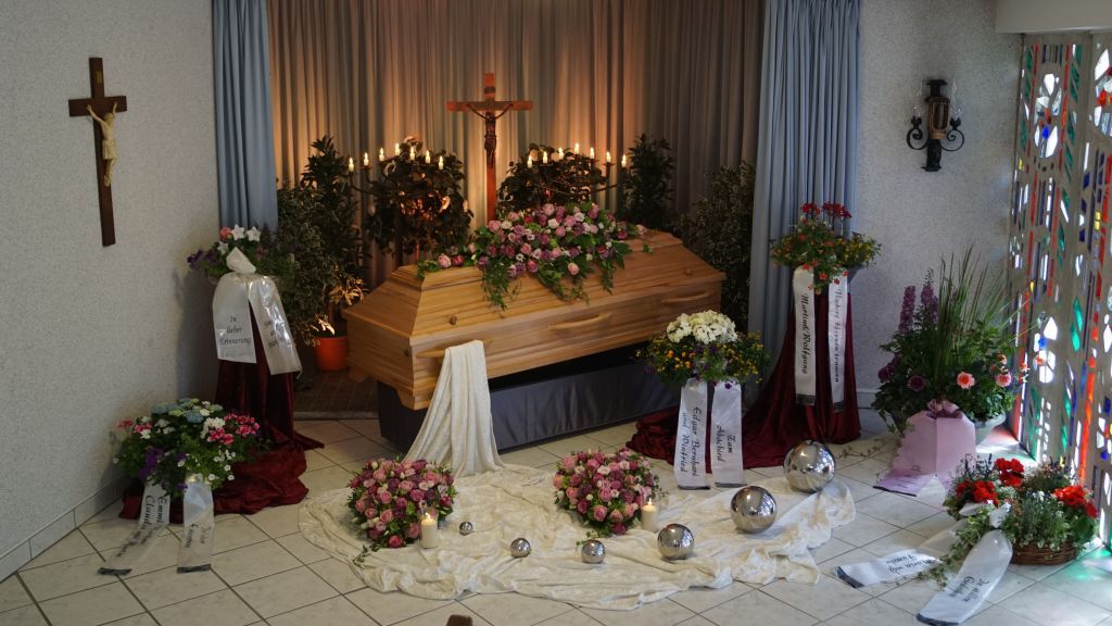 Einen würdevollen und angemessenen Abschied für den Verstorbenen vorzubereiten, ist eine Aufgabe von Thomas Alfes-Zeppenfeld. von privat