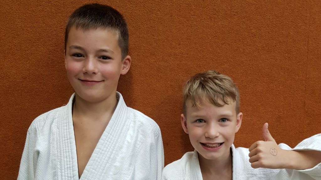 Yannis Hütte (links) und Leo Roll beim Wettkampf in Holzwickede. von privat