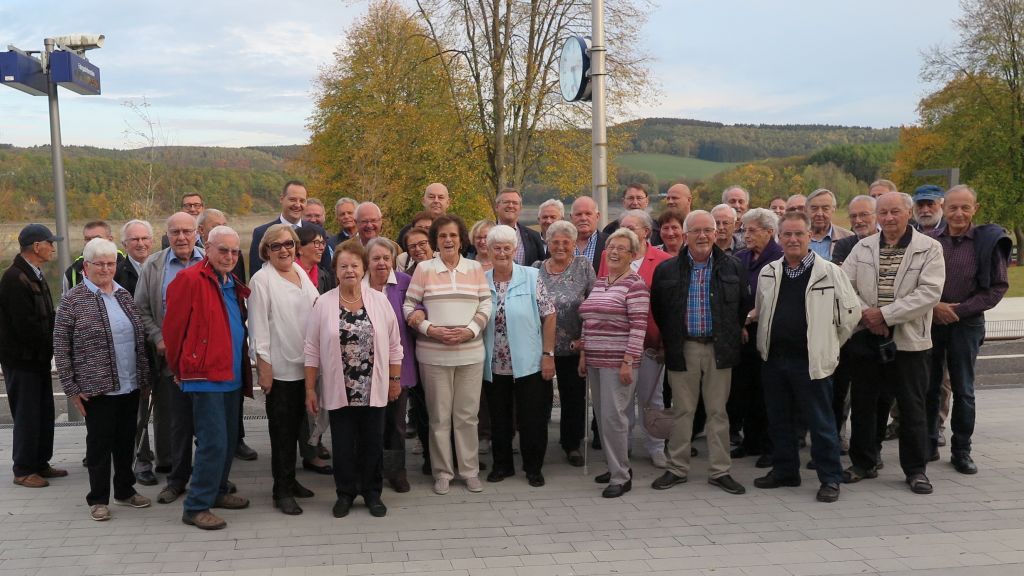 Das Pensionärs-Treffen der Stadt Olpe hat in diesem Jahr an der fertiggestellten Seepromenade in Sondern stattgefunden. von privat