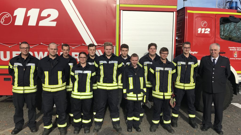 Elf Kameraden der Feuerwehr nahmen an der Prüfung zum Atemschutzgeräteträger teil. von Feuerwehr der Gemeinde Wenden
