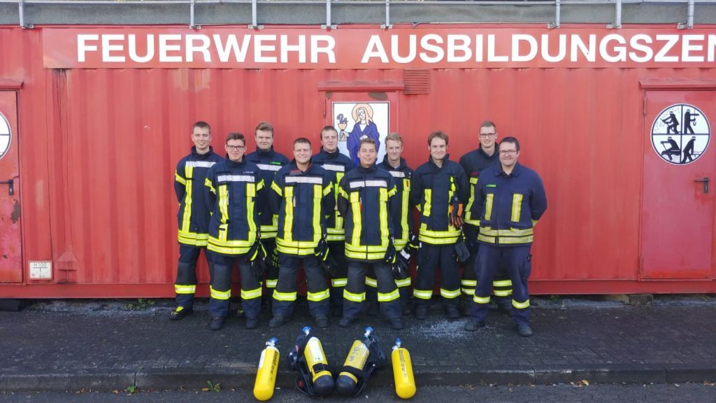 Sieben Feuerwehrleute nahmen erfolgreich an dem Lehrgang teil. von Feuerwehr Kirchhundem