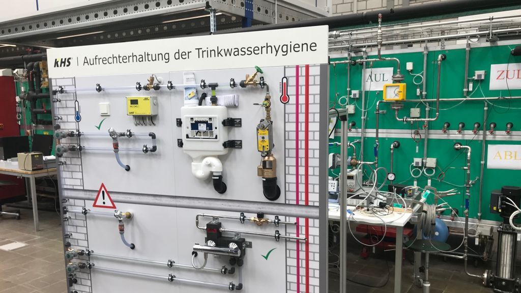 Die im Labor des Instituts für Gebäudetechnik und Energie an der Hochschule Luzern montierte KHS-Wand steht ab sofort für diverse Unterrichtsmodule zur Verfügung. von privat