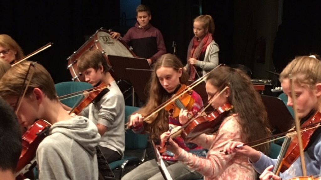 Das Jugendsymphonieorchester der Musikschule Lennetal. von privat