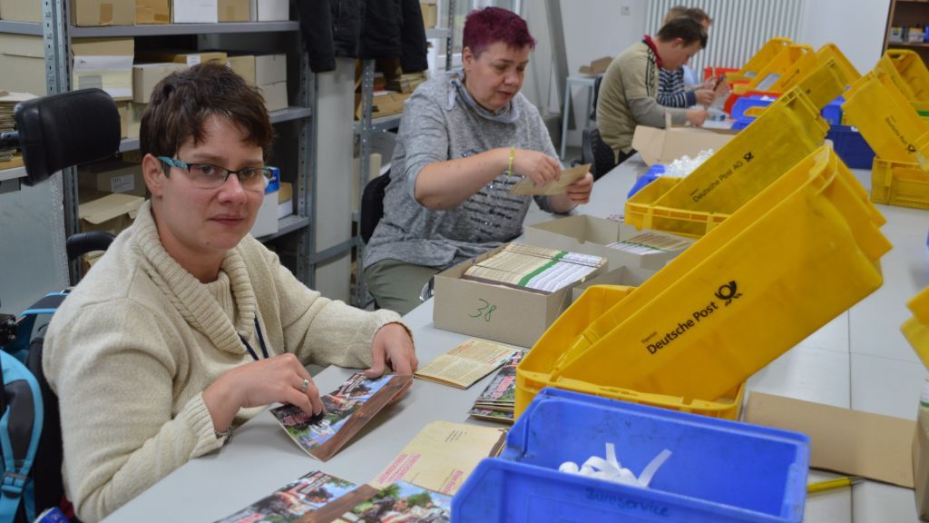 Wenn in den kommenden Tagen Post vom Elspe Festival im Briefkasten liegt, dann haben das die Beschäftigten in der Abteiteilung Büroservice ermöglicht. von Barbara Sander-Graetz