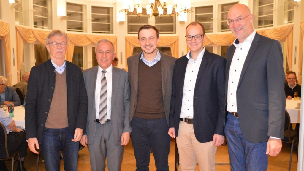 Konnten Paul Ziemiak (Mitte) bei ihrer CDU Versammlung begrüßen: Theo Kruse, Dr. Franz-Josef Lenze,Maximilian Völkel  und Stefan Hundt (von links). von Barbara Sander-Graetz