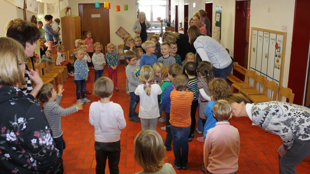 Der Kindergarten Fretter ist kürzlich mit der „Toni singt“-Plakette zertifiziert worden. von privat