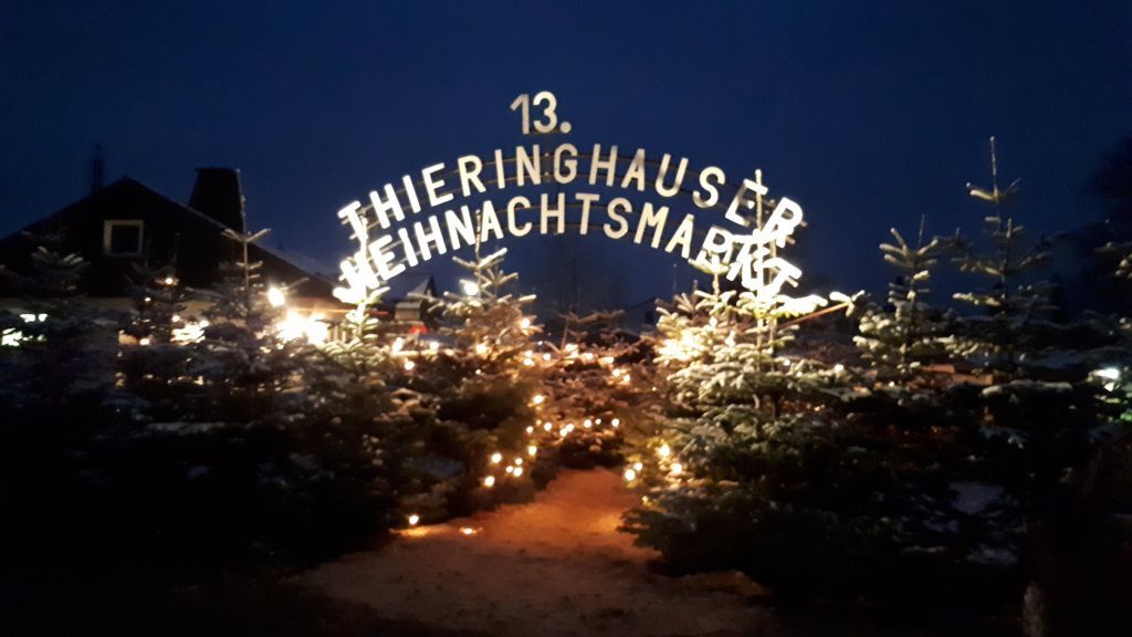 Der Eingang zum Thieringhauser Weihnachtsmarkt. von Timo Arens