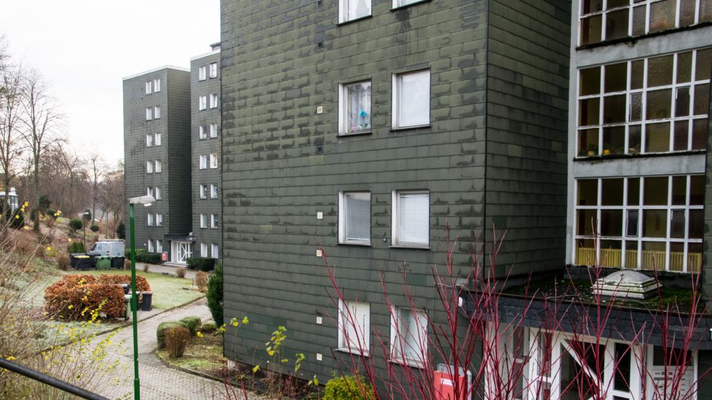 Der Wohnungsgenossenschaft gehören neun Immobilien am Johann-Bergmann-Weg, am Rötger-Hundt-Weg und am Pfarrer-Ermert-Weg, darunter die drei Hochhäuser. Bei 100 von 180 Wohneinheiten handelt es sich um Sozialwohnungen. von Sven Prillwitz