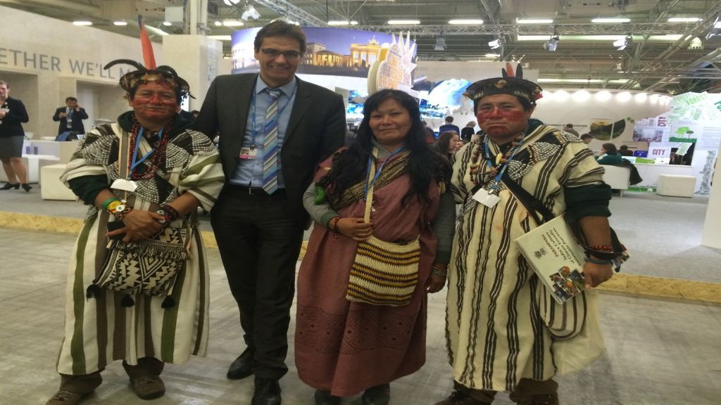 Dr. Peter Liese bei der Konferenz in Paris mit vom Klimawandel betroffenen Ureinwohnern. von Europabüro