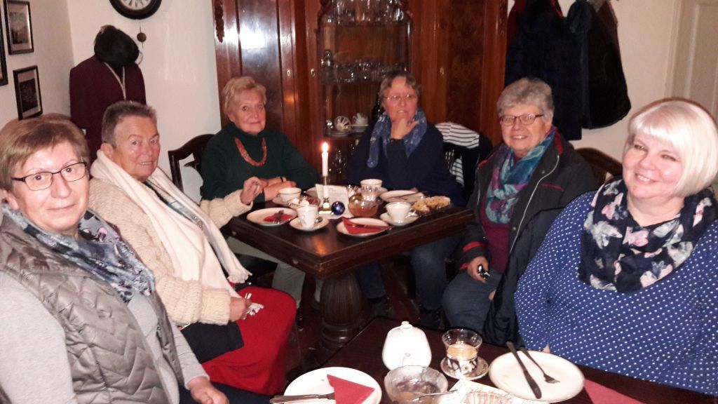 Die Damen aus Finnentrop besuchten den Schrabben Hof in Silberg. von privat