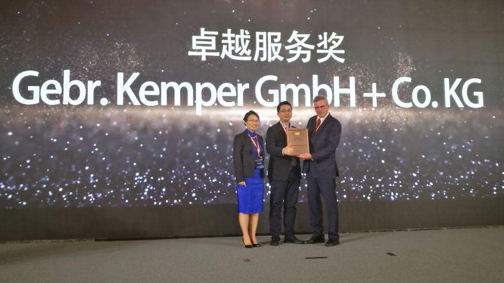 Rupprecht Kemper nahm den Excellent Service Award 2018 in Suzhou (China) entgegen. von Gebr. Kemper