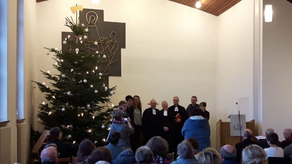In der Emmaus-Kirche in Würdinghausen wurde Pfarrer Dr. Jörg Ettemeyer in sein Amt eingeführt. von Susanne Lazzaro