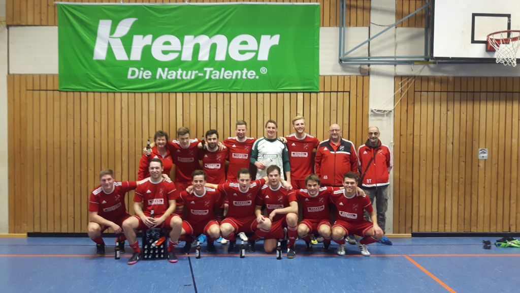 Verteidigten den Titel: Die erste Mannschaft des FC Lennestadt. von privat