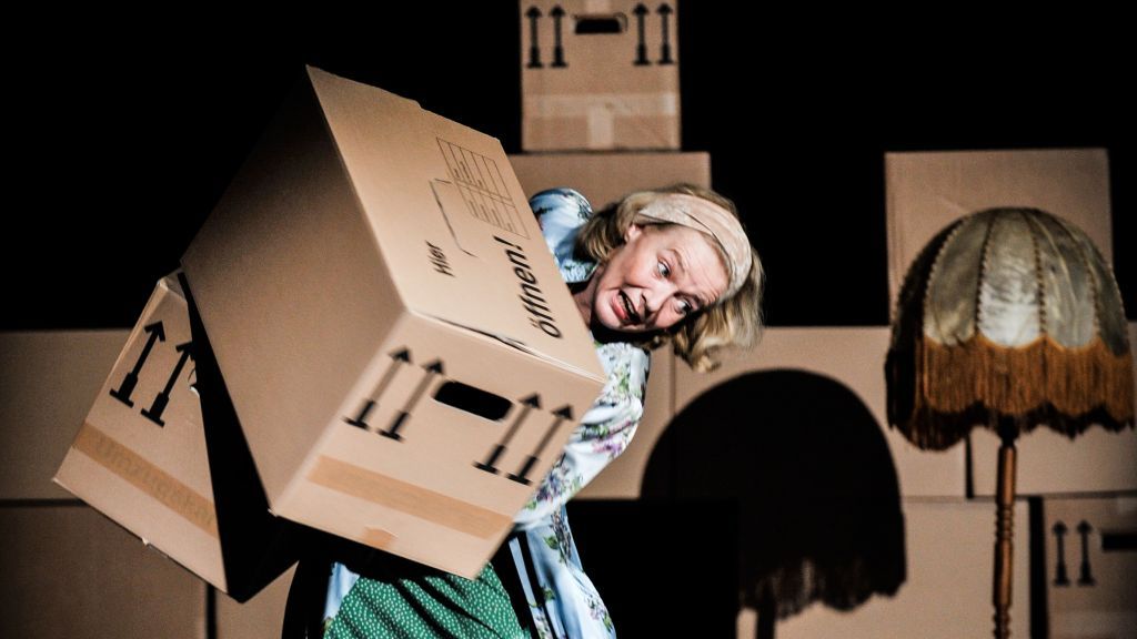 Gilla Cremer ist im Theaterstück „Die Dinge meiner Eltern“ zu sehen. von Arno Declair