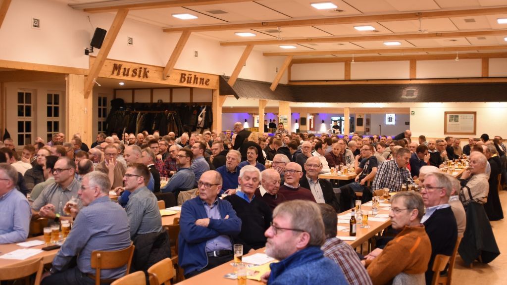 Viele Mitglieder nahmen an der Versammlung des Schützenvereins teil. von Daniel Hüttmann