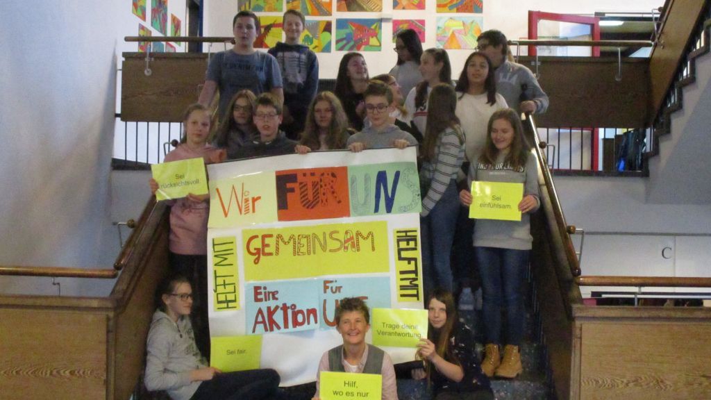 „Wir für uns – gemeinsam“ lautet die Kampagne der 21 Schüler des katholische Reli-Kurses von Fachlehrerin 
Heike Schürmann. von privat