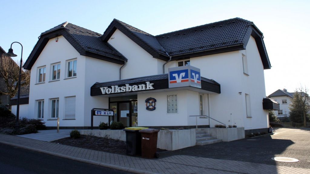 Die Schließung der Volksbank-Filiale in Schönholthausen war Thema der Bürgerversammlung am Freitag, 8. Februar. von Volksbank Bigge-Lenne