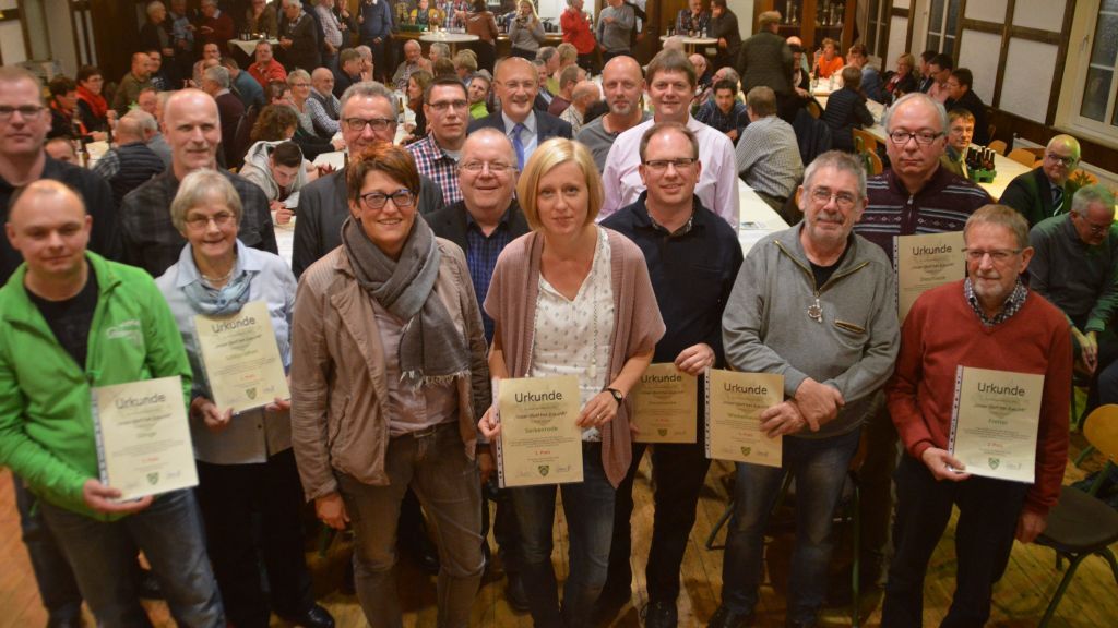 Die Gewinner des letzten Gemeindewettbeweres „Unser Dorf hat Zukunft“ aus Finnentrop. von Barbara Sander-Graetz