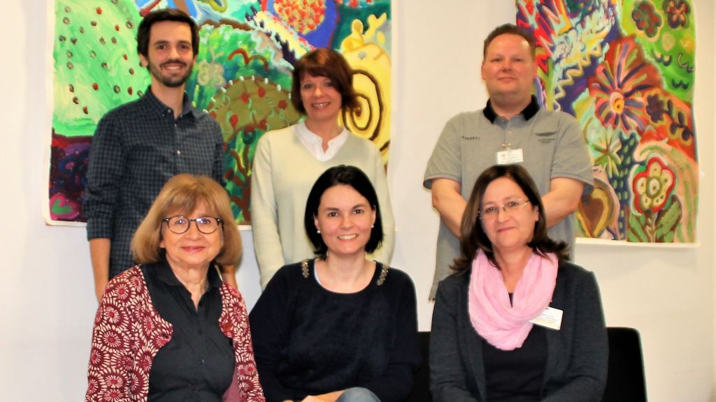 Dr. med. Christine Menges (oben Mitte) und das Team der Tagesklinik am St. Martinus-Hospital Olpe. von privat
