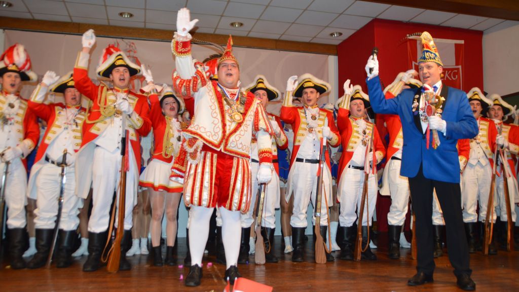 Es geht wieder hoch her beim Ennester Karneval. von Barbara Sander-Graetz