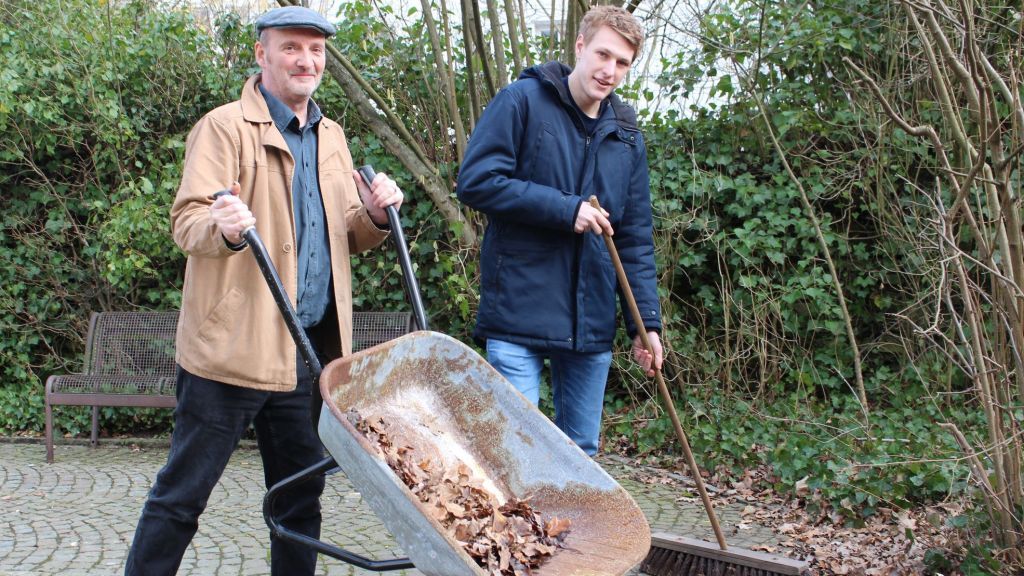 Guido Raith vom AGIL-Büro (links) und Patrick Schauerte von der Hansestadt Attendorn koordinieren die neue Attendorner Taschengeldbörse „AtTa“. von privat