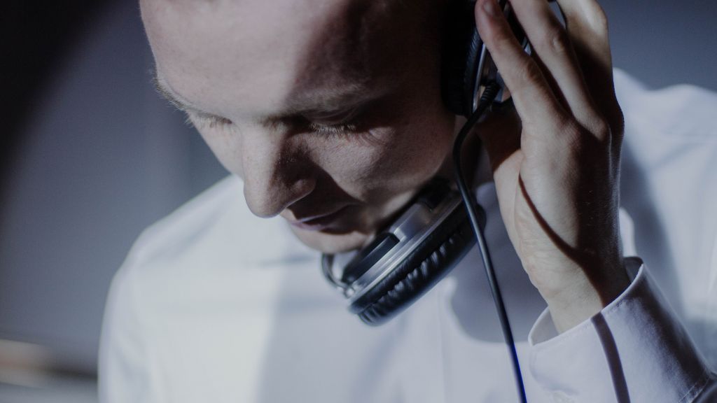 DJ Desire alias Raphael Burghaus sorgt für die passende musikalische Untermalung Ihrer Hochzeitsfeier. von Anzeige: Raphael Burghaus