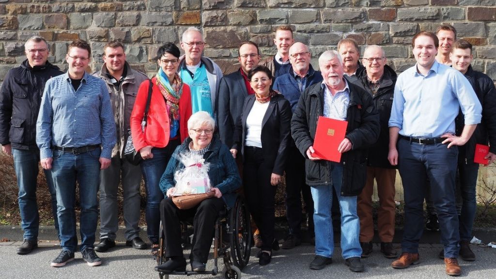 Wahlen und Ehrungen standen bei der Versammlung der SPD Lennestadt auf der Tagesordnung. von privat