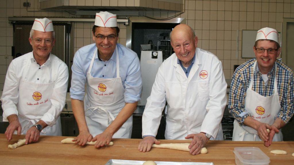 Der südwestfälische CDU-Europaabgeordnete Dr. Peter Liese (zweiter von links) besuchte die Bäckerei Hesse. von Europabüro