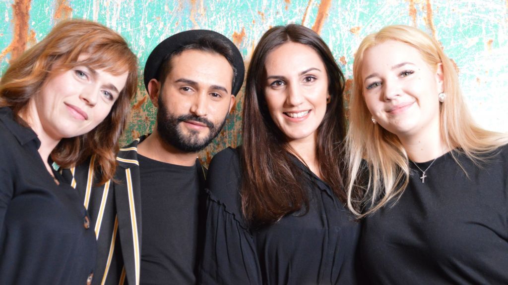 Das Team von VGNY Hair & Make-up Studio (von links): Marina Paude, Volkan Günaydin, Gülsüm Yildiz und Inna Winterholler. von Anzeige: Barbara Sander-Graetz / Gerrit Cramer