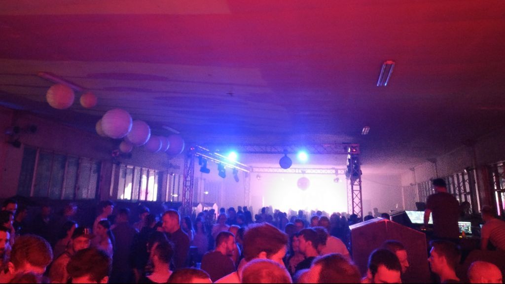 In den Hösch Hallen steigt am 23. März die „Best of 90er & 2000er“-Party. von Sauerland Events