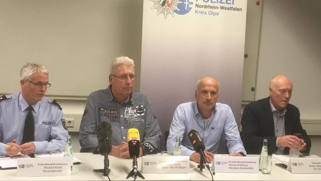 Vertreter von Polizei und Staatsanwaltschaft informierten am 1. November 2018 über die Hintergründe des Tötungsdelikts. von Sven Prillwitz