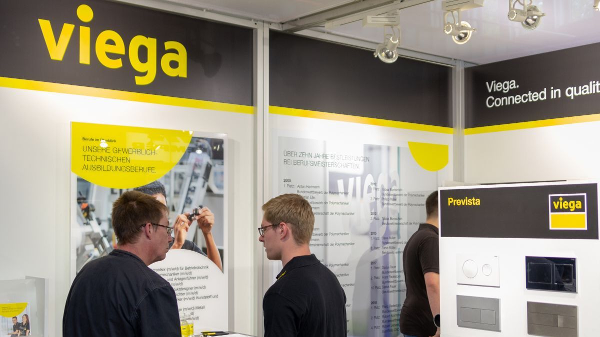 Über die zahlreichen Ausbildungsmöglichkeiten informierte die Viega Holding GmbH & Co. KG bei der Berufsmesse Olpe. von Nils Dinkel