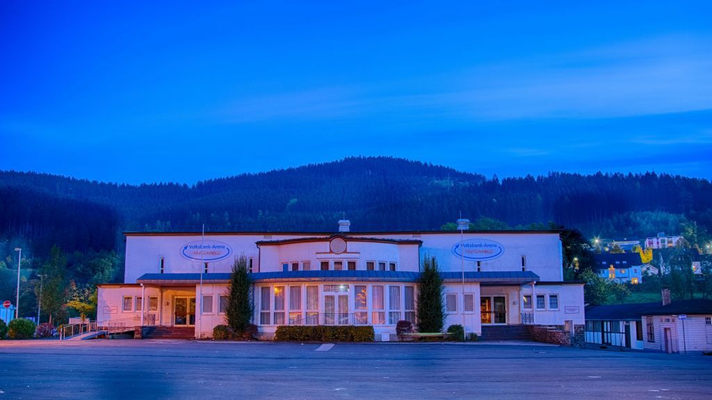 Die Sauerlandhalle und das Feuerwehrhaus sind über die Lidl-Zufahrt erreichbar. von Symbol Nils Dinkel