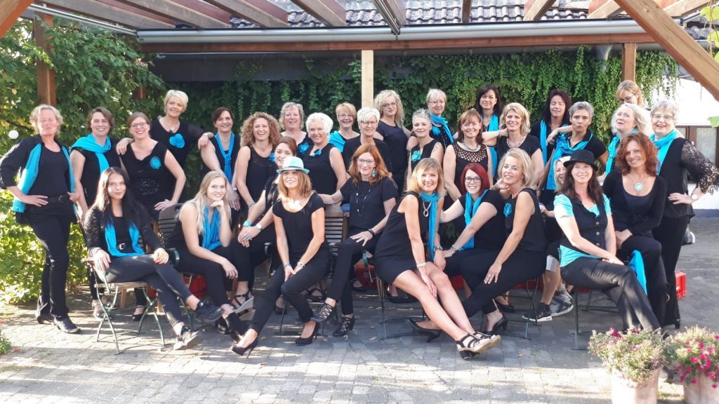 Der Frauenchor First Ladies aus Hünsborn feiert. von privat
