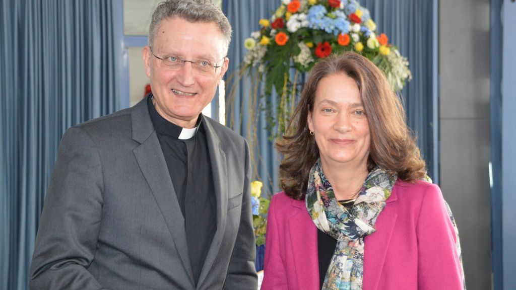 Domprobst Joachim Göbel übergab das Amt der Schulleitung offiziell an Christiane Eickhoff. von Barbara Sander-Graetz
