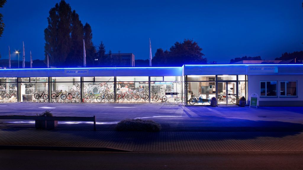 Im Mubea E-Mobility Center sind Sie bestens beraten rund um E-Mobilität. von Anzeige: Mubea