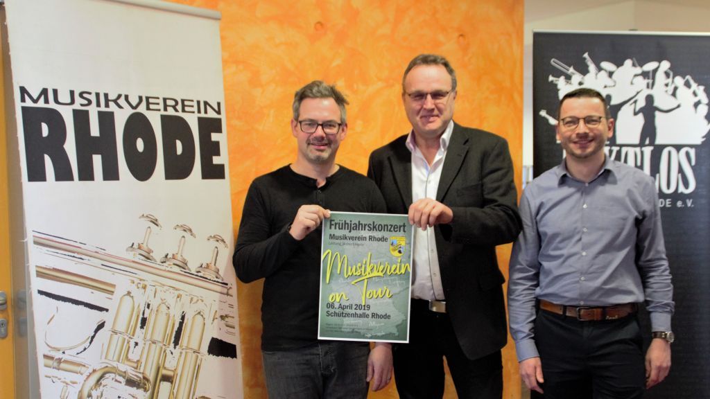 Dirigent Robert Heite, Vorsitzender Ludger Wolfschläger und Moderator Henrik Jung freuen sich auf das abwechslungsreiche Konzertprogramm (von links). von privat