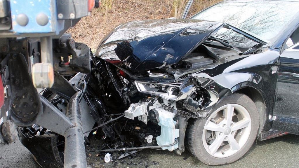 Zwei Leichtverletzte waren das Resultat eines Verkehrsunfalls in Attendorn. von Kreispolizeibehörde Olpe