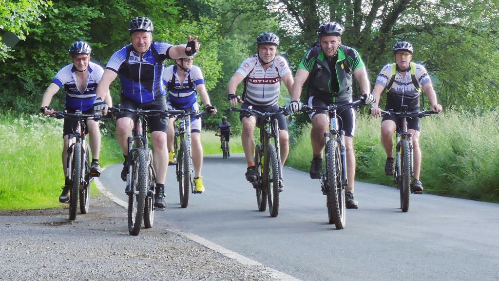 Vor zehn Jahren hat sich die Mountainbike-Gruppe beim SSV Elspe eingegliedert. Mehr und mehr fahren hier E- statt Mountainbikes mit. von privat