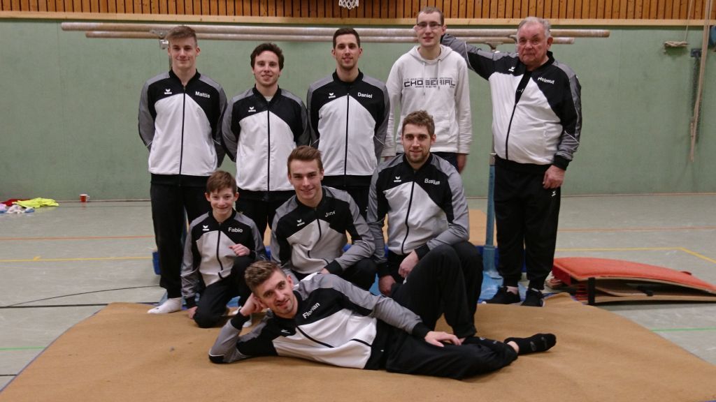 hintere Reihe von Links: Mattis Eckstein, Thomas Hanke, Daniel Kaiser, Kampfrichter Roland Harnacke, Trainer Helmut Christmann

vordere Reihe von Links: Fabio Valido, Jannik Wüllner, Bastian Krämer

vorne liegend: Florian Kaiser von privat