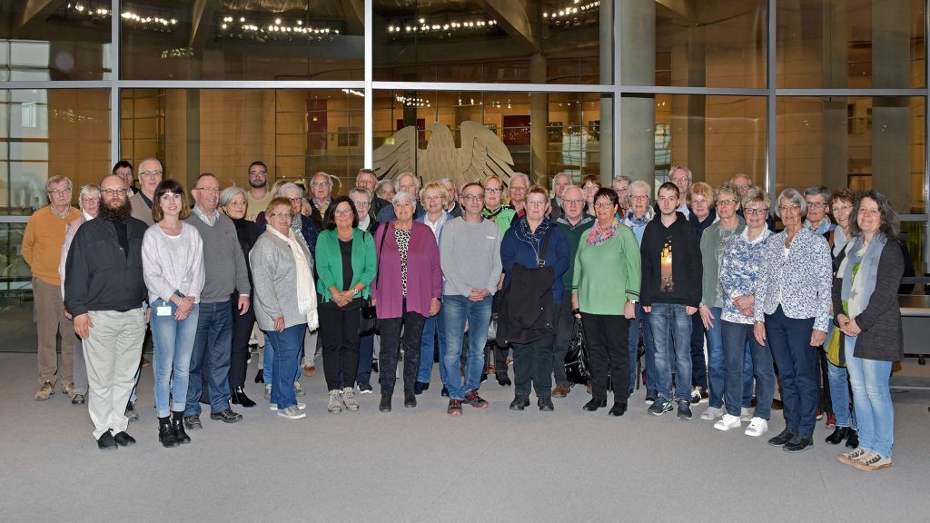 Die Reisegruppe aus dem Kreis Olpe während ihres Besuchs in Berlin. von Bundesregierung/Atelier Schneider